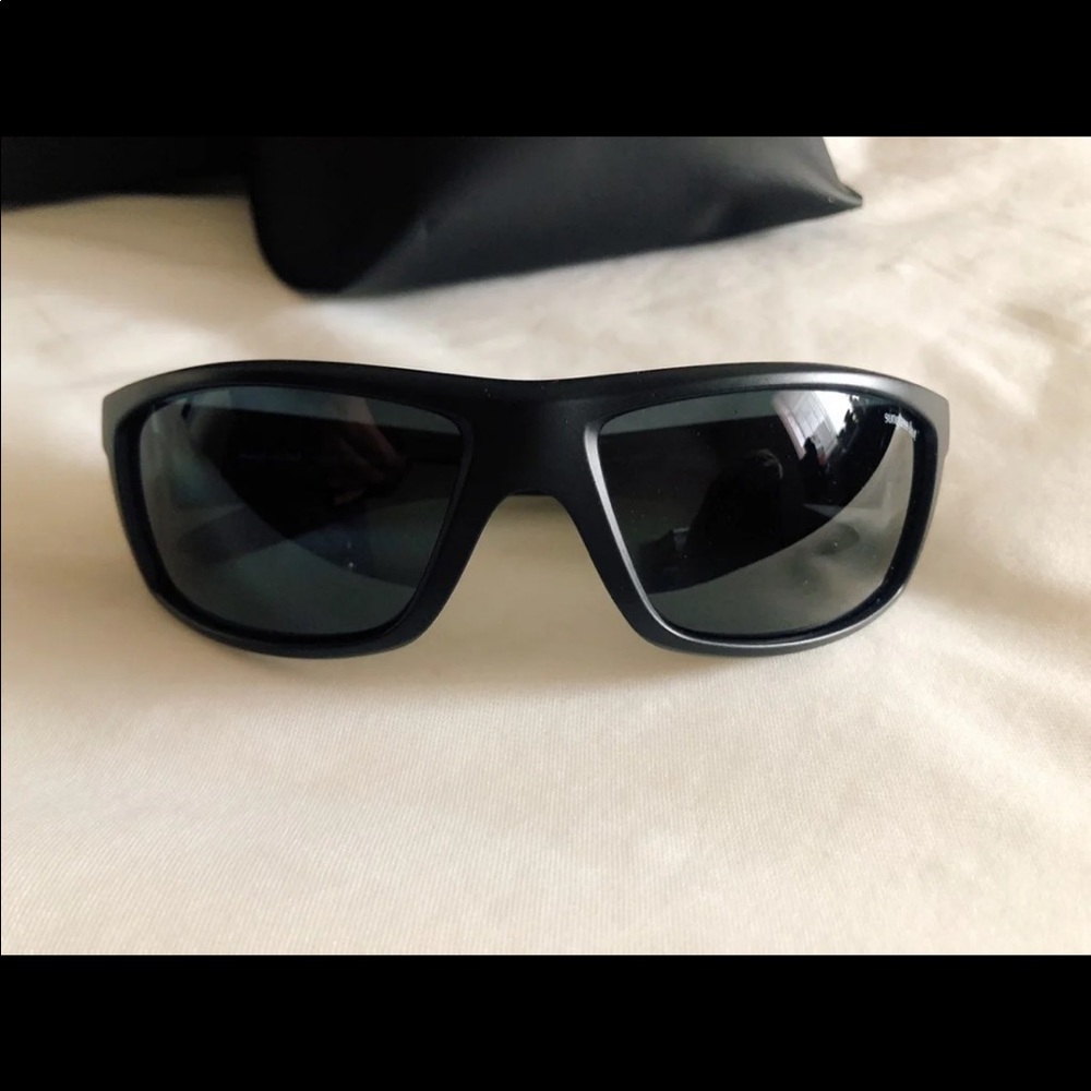 NIB Sunglasses Hut MatteBlack/GreyPolar Sunglasses